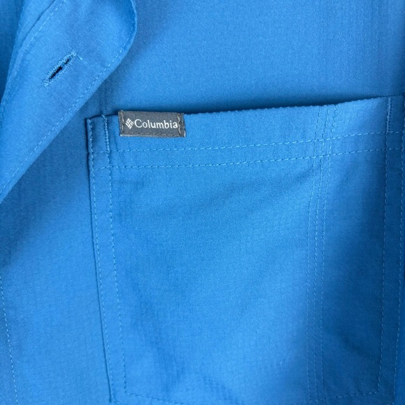 Columbia button down casual shirt - Picture 2 of 4